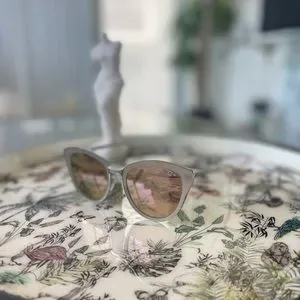 Quay Australia | Accessories | Quay Australia Sunglasses  display picture 3